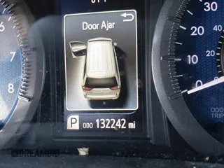 2015 Toyota Sienna XLE with VIN 5TDYK3DC9FS685768, listed as a IAAI auction lot 42062942 with 132,242 mi miles. Bid and sale history available at carsss.com. Image 15.