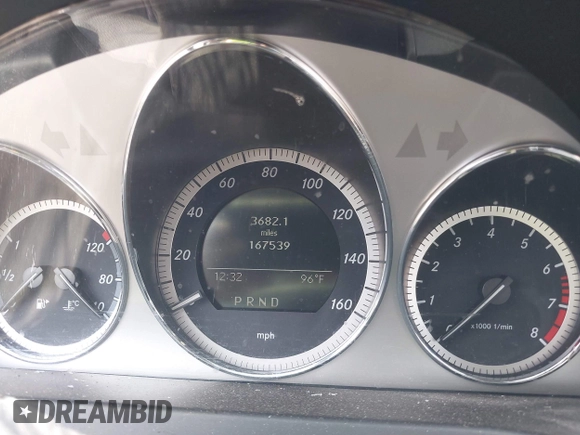 2009 Mercedes-Benz C 300 Sport z VIN WDDGF54X49F224650, wystawiony jako IAAI lot #42292369 z przebiegiem 167 539 mil mil oraz . Historia ofert i sprzedaży dostępna na DreamBid. Obrazek 7.