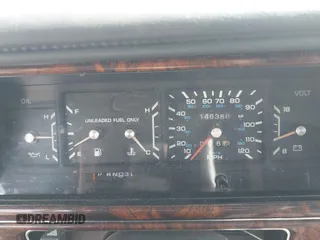 1993 Chrysler New Yorker z VIN 1C3XV66R5PD188692, wystawiony jako IAAI lot #41832600 z przebiegiem 146 380 mil mil oraz . Historia ofert i sprzedaży dostępna na DreamBid. Obrazek 7.