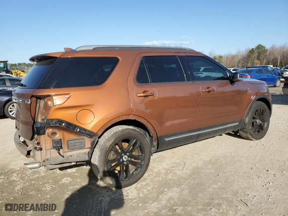 2017 Ford Explorer XLT with VIN 1FM5K7D8XHGA46457, listed as a Copart auction lot 48047445 with 121,625 mi miles and Salvage Title. Bid and sale history available at carsss.com. Image 3.