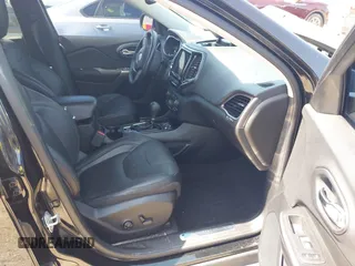 2019 Jeep Cherokee Limited with VIN 1C4PJLDX4KD439914, listed as a IAAI auction lot 42384981 with 52,470 mi miles and . Bid and sale history available at DreamBid. Image 5.