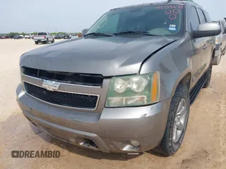 2009 Chevrolet Tahoe 2LT z VIN 1GNEC23369R181474, wystawiony jako IAAI lot #42222270 z przebiegiem 259 621 mil mil oraz . Historia ofert i sprzedaży dostępna na DreamBid. Obrazek 6.