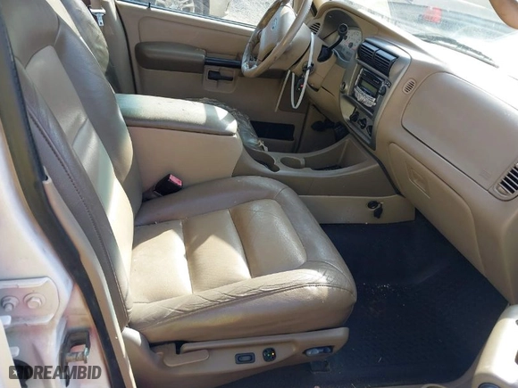 2005 Ford Explorer Sport Trac XLS with VIN 1FMZU67K15UA48284, listed as a IAAI auction lot 41430056 with 279,584 mi miles. Bid and sale history available at carsss.com. Image 5.