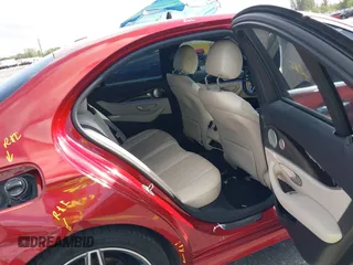 2020 Mercedes-Benz E 350 z VIN WDDZF8DB1LA747787, wystawiony jako IAAI lot #42310513 z przebiegiem 64 707 mil mil oraz . Historia ofert i sprzedaży dostępna na DreamBid. Obrazek 8.