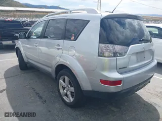 2008 Mitsubishi Outlander XLS with VIN JA4MS41XX8Z008980, listed as a IAAI auction lot 41916025 with 171,105 mi miles. Bid and sale history available at carsss.com. Image 3.