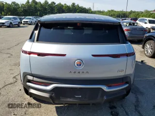 2023 Fisker Ocean One z VIN VCF1ZBU27PG005957, wystawiony jako Copart lot #63054094 z przebiegiem 12 mil mil oraz Nie do naprawy. Historia ofert i sprzedaży dostępna na DreamBid. Obrazek 6.