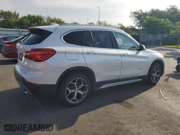 2018 BMW X1 sDrive28i z VIN WBXHU7C39J5H42980, wystawiony jako Copart lot #59308535 z przebiegiem 122 135 mil mil oraz Czysty tytuł • Clean title. Historia ofert i sprzedaży dostępna na DreamBid. Obrazek 3.