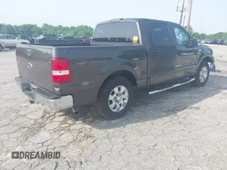 2007 Ford F-150 XLT z VIN 1FTRW12W57KC02330, wystawiony jako IAAI lot #42246828 z przebiegiem 321 712 mil mil oraz . Historia ofert i sprzedaży dostępna na DreamBid. Obrazek 4.