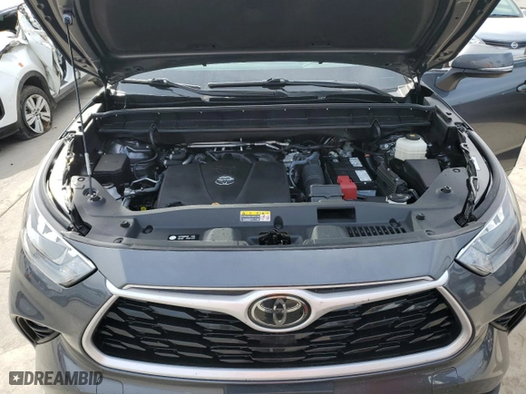 2020 Toyota Highlander XLE with VIN 5TDGZRBH9LS517682, listed as a Copart auction lot 47233105 with 28,205 mi miles and Salvage Title. Bid and sale history available at carsss.com. Image 12.