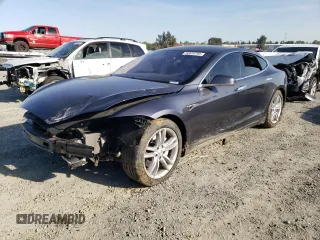 2015 Tesla Model S 85D with VIN 5YJSA1H24FF082021, listed as a Copart auction lot 50555795 with 217,566 mi miles and Salvage Title. Bid and sale history available at carsss.com. Image 1.