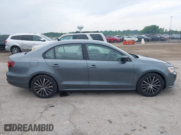 2016 Volkswagen Jetta Sport z VIN 3VWD17AJ8GM292211, wystawiony jako IAAI lot #42371317 z przebiegiem 142 360 mil mil oraz . Historia ofert i sprzedaży dostępna na DreamBid. Obrazek 13.
