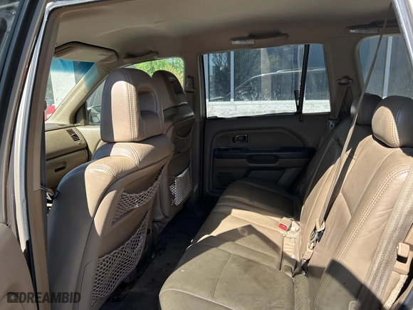 2004 Honda Pilot EX with VIN 2HKYF18574H592240, listed as a IAAI auction lot 42062516 with 182,108 mi miles. Bid and sale history available at carsss.com. Image 8.