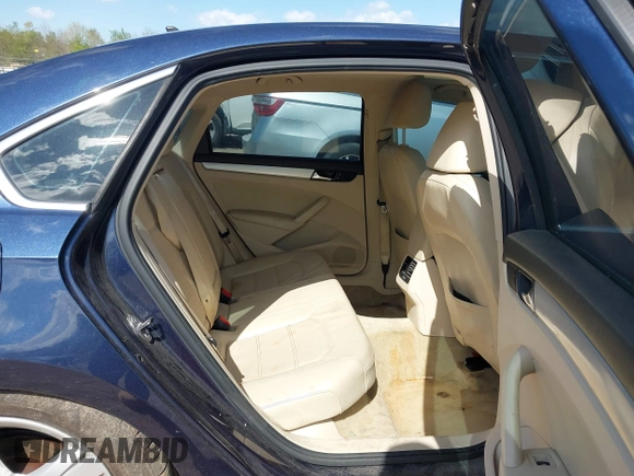 2013 Volkswagen Passat TDI SE with VIN 1VWBN7A33DC030932, listed as a IAAI auction lot 42025937 with 189,238 mi miles. Bid and sale history available at carsss.com. Image 8.