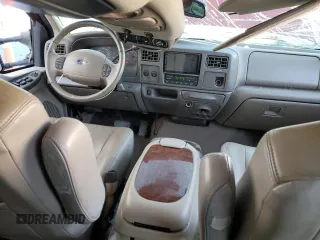 2002 Ford Excursion Limited z VIN 1FMNU42F22ED63582, wystawiony jako Copart lot #87511635 z przebiegiem 384 594 mil mil oraz Czysty tytuł • Clean title. Historia ofert i sprzedaży dostępna na DreamBid. Obrazek 8.