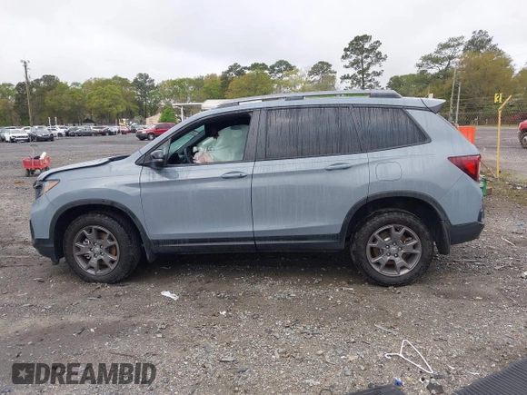 2024 Honda Passport TrailSport with VIN 5FNYF8H6XRB017735, listed as a IAAI auction lot 41931822 with 20,815 mi miles and . Bid and sale history available at DreamBid. Image 14.