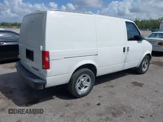 2005 Chevrolet Astro Cargo Van with VIN 1GCDM19X75B102872, listed as a IAAI auction lot 41954195 with 173,627 mi miles. Bid and sale history available at carsss.com. Image 4.