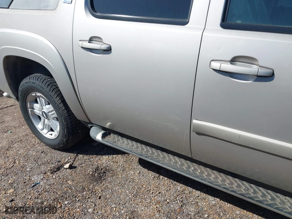 2009 Chevrolet Avalanche LT w/2LT with VIN 3GNFK22049G153834, listed as a IAAI auction lot 41770171 with 280,608 mi miles. Bid and sale history available at carsss.com. Image 6.