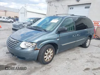 2006 Chrysler Town & Country LWB Touring with VIN 2A4GP54LX6R693048, listed as a IAAI auction lot 41887949 with 187,000 mi miles. Bid and sale history available at carsss.com. Image 17.