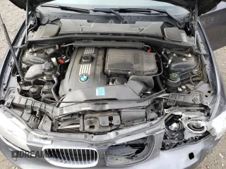 2008 BMW 1 Series 135i z VIN WBAUN93528VK39771, wystawiony jako Copart lot #87970105 z przebiegiem 88 618 mil mil oraz Szkoda całkowita • Salvage title. Historia ofert i sprzedaży dostępna na DreamBid. Obrazek 11.