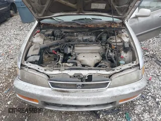 1996 Honda Accord LX with VIN 1HGCD563XTA289338, listed as a IAAI auction lot 41896052 with 221,401 mi miles and . Bid and sale history available at carsss.com. Image 10.