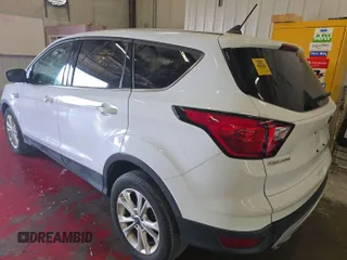 2019 Ford Escape SE z VIN 1FMCU0GD5KUC07713, wystawiony jako IAAI lot #42524778 z przebiegiem 86 392 mil mil oraz . Historia ofert i sprzedaży dostępna na DreamBid. Obrazek 7.