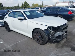 2024 BMW M2 z VIN 3MF13DM01R8E71653, wystawiony jako IAAI lot #41679686 z przebiegiem 6037 mil mil oraz . Historia ofert i sprzedaży dostępna na DreamBid. Obrazek 1.