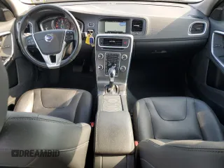 2015 Volvo S60 T5 Premier z VIN YV1612TK9F1355746, wystawiony jako Copart lot #54016445 z przebiegiem 37 272 mil mil oraz Szkoda całkowita • Salvage title. Historia ofert i sprzedaży dostępna na DreamBid. Obrazek 8.