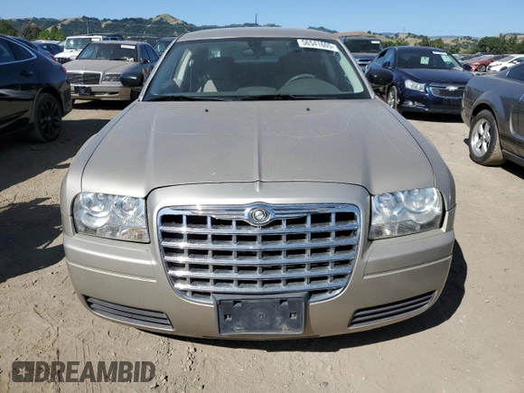 2008 Chrysler 300 LX z VIN 2C3KA43R68H177221, wystawiony jako Copart lot #56541605 z przebiegiem 141 637 mil mil oraz Szkoda całkowita • Salvage title. Historia ofert i sprzedaży dostępna na DreamBid. Obrazek 5.