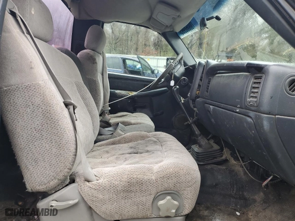 2000 Chevrolet Silverado 1500 with VIN 1GCEC14W2YZ342994, listed as a Copart auction lot 88068995 with 0 mi miles and Salvage Title. Bid and sale history available at carsss.com. Image 7.