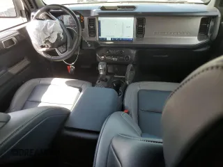 2023 Ford Bronco z VIN 1FMEE5BP2PLB81217, wystawiony jako Copart lot #50235305 z przebiegiem 16 343 mil mil oraz Szkoda całkowita • Salvage title. Historia ofert i sprzedaży dostępna na DreamBid. Obrazek 8.