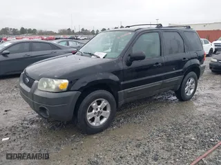 2005 Ford Escape XLT with VIN 1FMYU03155KD75479, listed as a IAAI auction lot 41757864 with 213,571 mi miles. Bid and sale history available at carsss.com. Image 2.