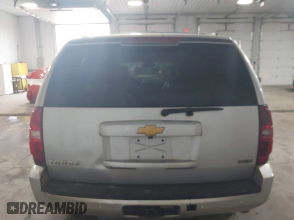 2012 Chevrolet Tahoe LT z VIN 1GNSCBE01CR326465, wystawiony jako IAAI lot #42183450 z przebiegiem 220 129 mil mil oraz . Historia ofert i sprzedaży dostępna na DreamBid. Obrazek 16.