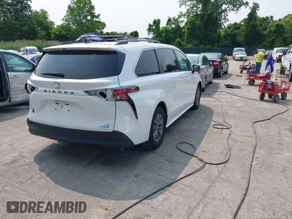2022 Toyota Sienna LE z VIN 5TDBRKEC0NS087867, wystawiony jako IAAI lot #42332549 z przebiegiem 52 551 mil mil oraz . Historia ofert i sprzedaży dostępna na DreamBid. Obrazek 4.