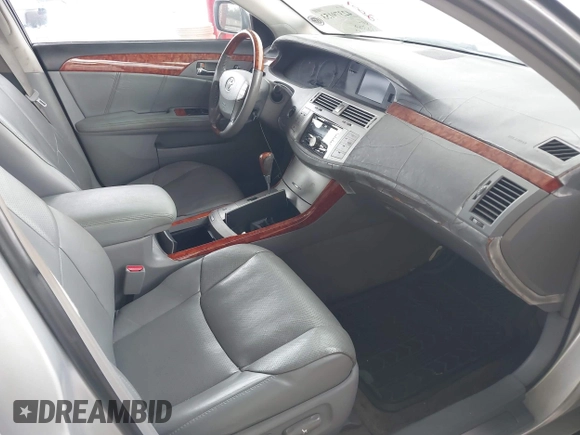 2007 Toyota Avalon XL z VIN 4T1BK36B47U181597, wystawiony jako IAAI lot #42379153 z przebiegiem 172 022 mil mil oraz . Historia ofert i sprzedaży dostępna na DreamBid. Obrazek 5.