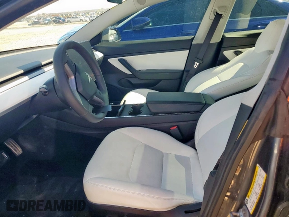 2020 Tesla Model 3 Standard Range Plus z VIN 5YJ3E1EA6LF662676, wystawiony jako Copart lot #47021855 z przebiegiem 58 834 mil mil oraz Czysty tytuł • Clean title. Historia ofert i sprzedaży dostępna na DreamBid. Obrazek 7.