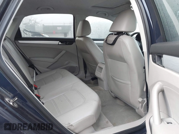 2012 Volkswagen Passat SE z VIN 1VWBP7A35CC106014, wystawiony jako IAAI lot #41150524 z przebiegiem 117 309 mil mil oraz . Historia ofert i sprzedaży dostępna na DreamBid. Obrazek 8.