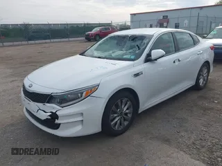 2017 Kia Optima LX z VIN 5XXGT4L38HG171236, wystawiony jako IAAI lot #42215406 z przebiegiem 83 107 mil mil oraz . Historia ofert i sprzedaży dostępna na DreamBid. Obrazek 18.