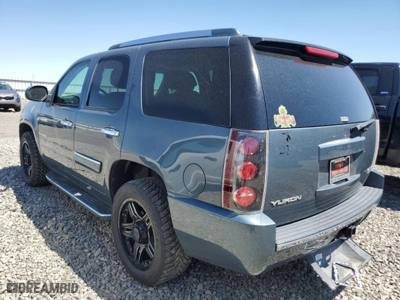 2007 GMC Yukon Denali with VIN 1GKFK63807J314796, listed as a Copart auction lot 67890393 with 204,190 mi miles and Salvage Title. Bid and sale history available at carsss.com. Image 2.