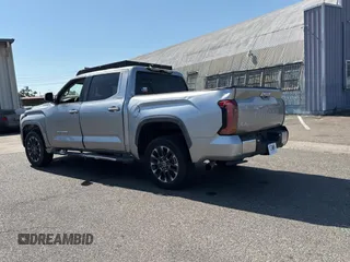 2024 Toyota Tundra Limited z VIN 5TFJA5DB5RX167288, wystawiony jako Copart lot #60570325 z przebiegiem 3 887 mil mil oraz Szkoda całkowita • Salvage title. Historia ofert i sprzedaży dostępna na DreamBid. Obrazek 3.