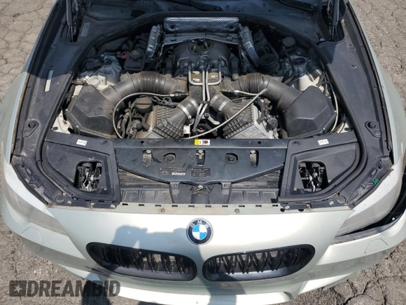 2013 BMW M5 z VIN WBSFV9C56DC774094, wystawiony jako Copart lot #55302565 z przebiegiem 100 605 mil mil oraz Czysty tytuł • Clean title. Historia ofert i sprzedaży dostępna na DreamBid. Obrazek 11.
