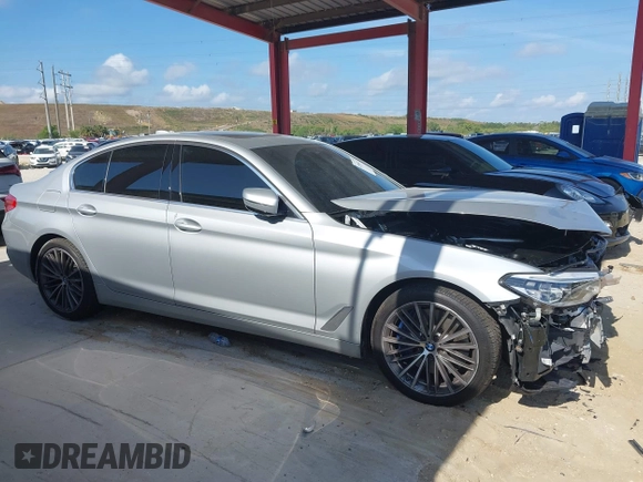 2019 BMW 5 Series 540i z VIN WBAJE5C56KWE66414, wystawiony jako IAAI lot #42200421 z przebiegiem 30 938 mil mil oraz . Historia ofert i sprzedaży dostępna na DreamBid. Obrazek 14.