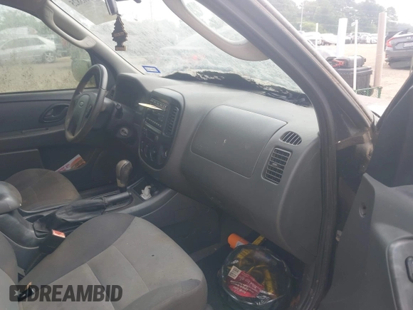 2006 Ford Escape XLS with VIN 1FMYU02Z06KA02505, listed as a IAAI auction lot 42403825 with 261,939 mi miles and . Bid and sale history available at DreamBid. Image 5.