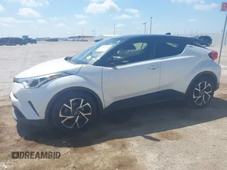 2019 Toyota C-HR XLE z VIN JTNKHMBX8K1061351, wystawiony jako IAAI lot #42053354 z przebiegiem 76 000 mil mil oraz . Historia ofert i sprzedaży dostępna na DreamBid. Obrazek 6.