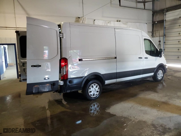 2022 Ford E-Transit Cargo Van with VIN 1FTBW9CK2NKA33103, listed as a Copart auction lot 62696104 with 27,706 mi miles and Salvage Title. Bid and sale history available at carsss.com. Image 3.