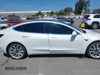 2020 Tesla Model 3 Long Range z VIN 5YJ3E1EB3LF621348, wystawiony jako IAAI lot #42121895 z przebiegiem Nie podano mil oraz . Historia ofert i sprzedaży dostępna na DreamBid. Obrazek 13.