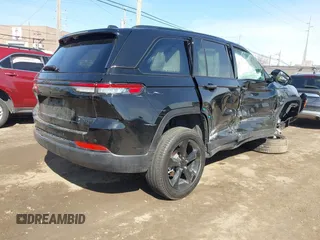 2024 Jeep Grand Cherokee Limited z VIN 1C4RJHBG2R8601244, wystawiony jako IAAI lot #41854002 z przebiegiem 10 606 mil mil oraz . Historia ofert i sprzedaży dostępna na DreamBid. Obrazek 4.