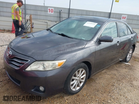 2011 Toyota Camry LE z VIN 4T1BF3EK0BU189369, wystawiony jako IAAI lot #42210101 z przebiegiem 207 679 mil mil oraz . Historia ofert i sprzedaży dostępna na DreamBid. Obrazek 2.