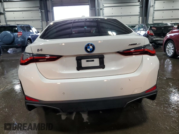 2024 BMW i4 xDrive40 z VIN WBY83FB06RFT27327, wystawiony jako Copart lot #84040704 z przebiegiem 5 137 mil mil oraz Szkoda całkowita • Salvage title. Historia ofert i sprzedaży dostępna na DreamBid. Obrazek 6.