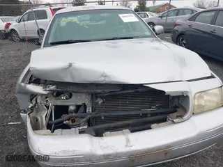 2003 Ford Crown Victoria LX with VIN 2FAFP74W53X151974, listed as a IAAI auction lot 40887020 with 186,149 mi miles. Bid and sale history available at carsss.com. Image 6.