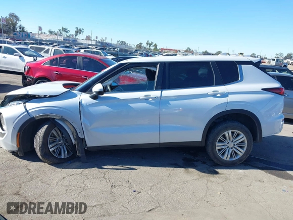 2023 Mitsubishi Outlander ES z VIN JA4J3TA86PZ015703, wystawiony jako IAAI lot #41041126 z przebiegiem 44 131 mil mil oraz . Historia ofert i sprzedaży dostępna na DreamBid. Obrazek 14.